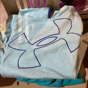 2 Under Armour Swetshirts